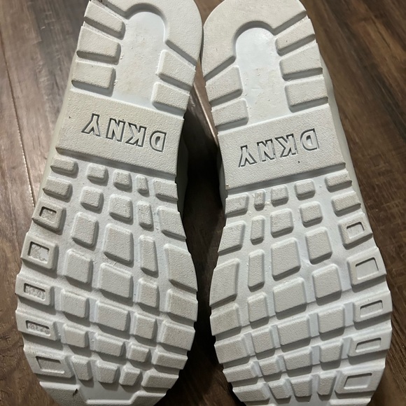 🔥DKNY 🔥Creamy White Slip-On Sneakers with Chunky Sole Womens 9.5 - Picture 5 of 6